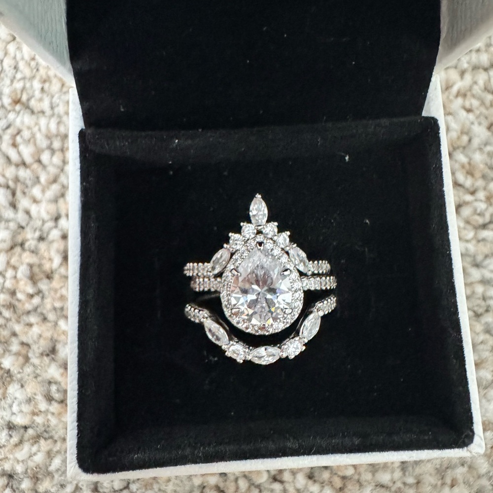 Bomb Party Pear Halo Bridal-Style Ring Set – Size 6 – New With Tags